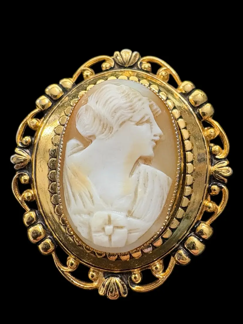 #01 Vintage Genuine Carved Shell Cameo Brooch