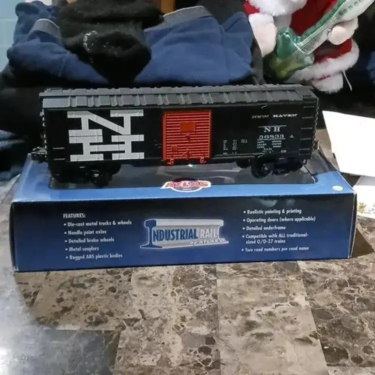 Atlas O Industrial Rail Box Car- New Haven #36833.