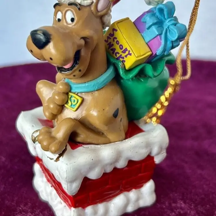 Scooby Doo Going Down the Chimney Ornament