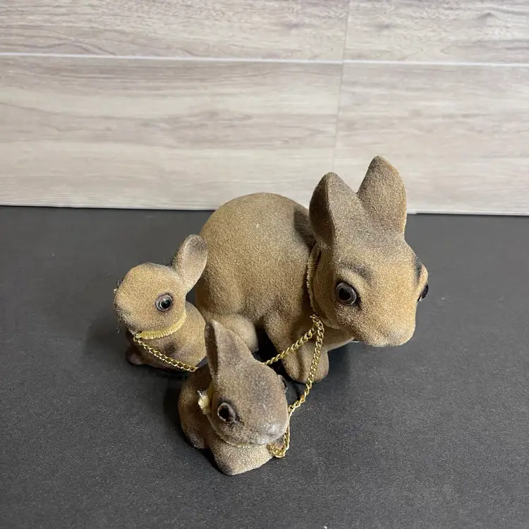 Inv. 6020 Brown Flocked Bunny With Two Babies On A Chain