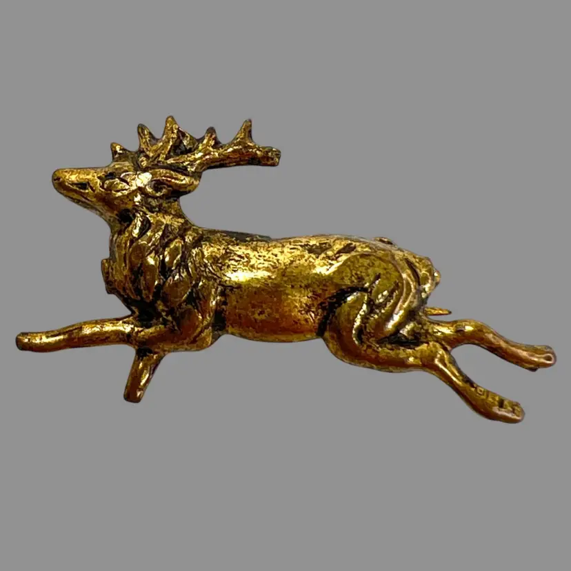 Reindeer Gold-tone Brooch Pin. Great Christmas Holiday Spirit Jewelry.