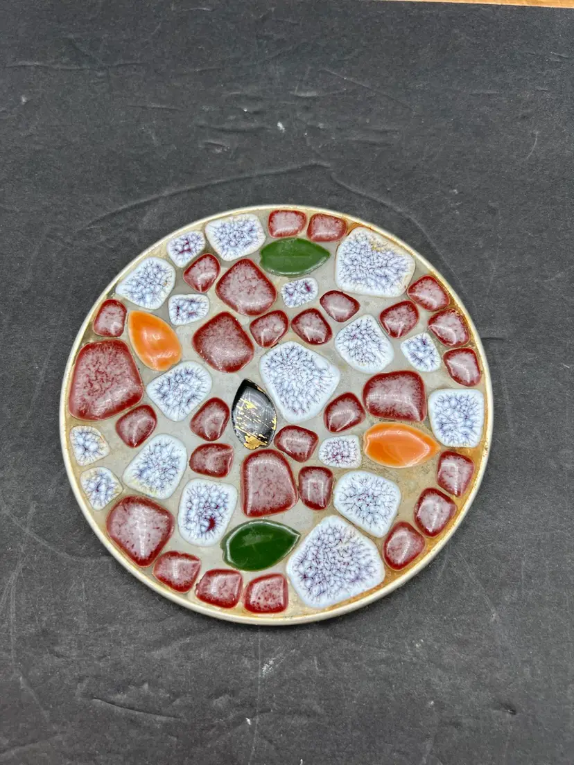 #1016B Vintage Stone Mosaic on Metal Base Trivet