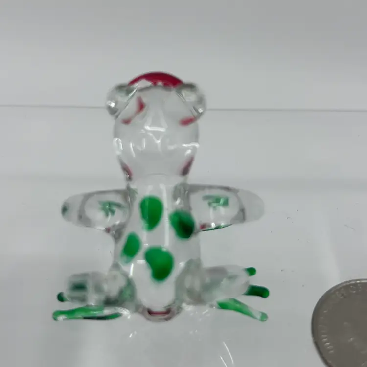Small Art Clear Glass Frog Figurine Green Feet Red Lips