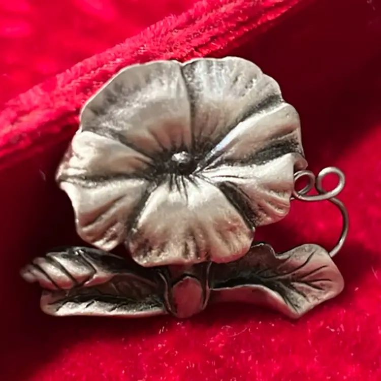 03. Beautiful Flower Vine Vintage Brooch