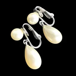 Crown TRIFARI Signed Mid-century 1” Faux Double Pearl Clip On Dangle Earrings in Silver-tone Metal.