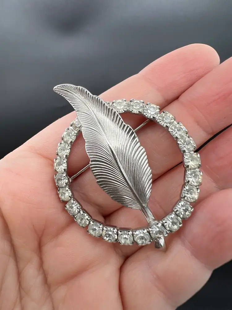 Vintage 1940’s Rhinestone Leaf Set Of Brooch And Clip On Earrings