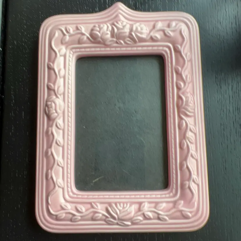 Vintage Pink Ceramic Easel Picture Frame Raised Floral Roses Ornate 7.75” x 5.5” (frame) 4.5” x 3.25” (picture)