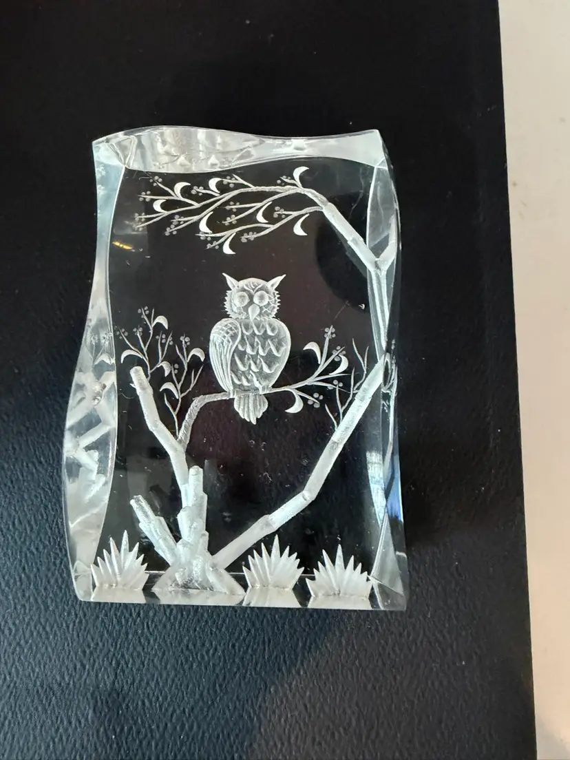 Carved Plastic Relief Woodland OWL