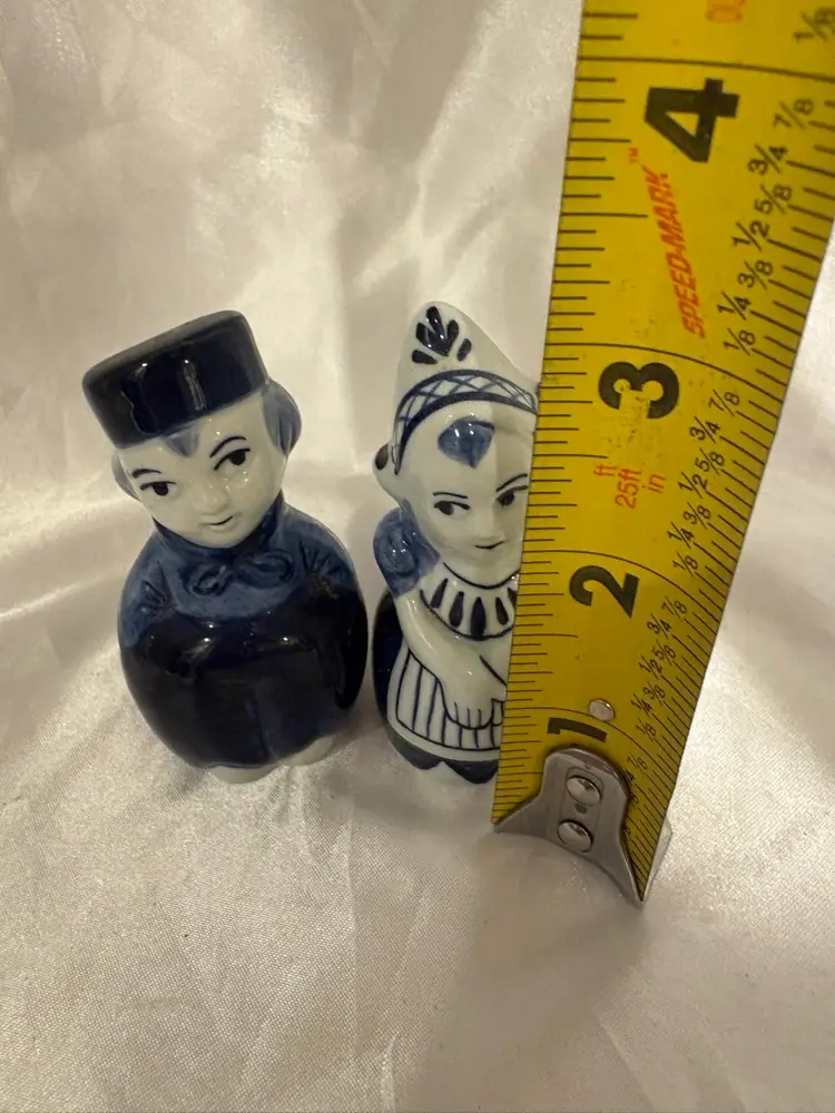 Dutch boy girl set salt pepper shakers