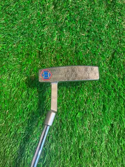 Bettinardi BB32 Putter – 353g Head – SuperStroke Flatso 2.0 Grip – Good Condition - 34 inches