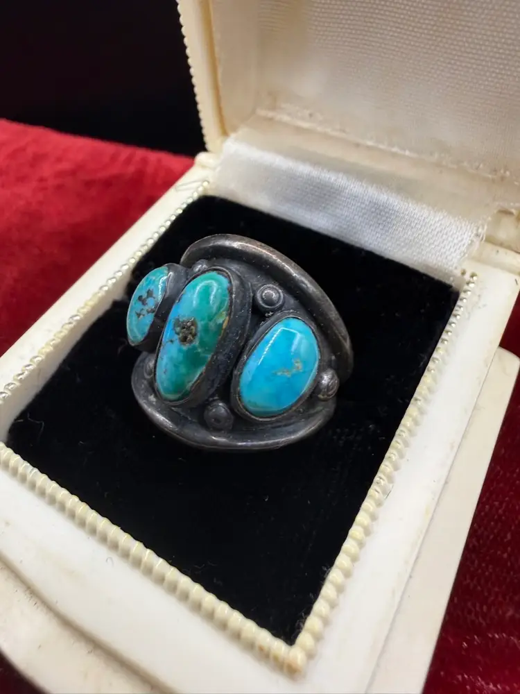 vintage Native American sterling silver ring featuring three oval-shaped turquoise stones. Size 7