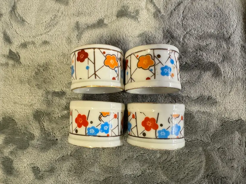 Vintage Set/4 Japanese Japan Floral Porcelain Napkin Rings Gold Rim Accent EUC