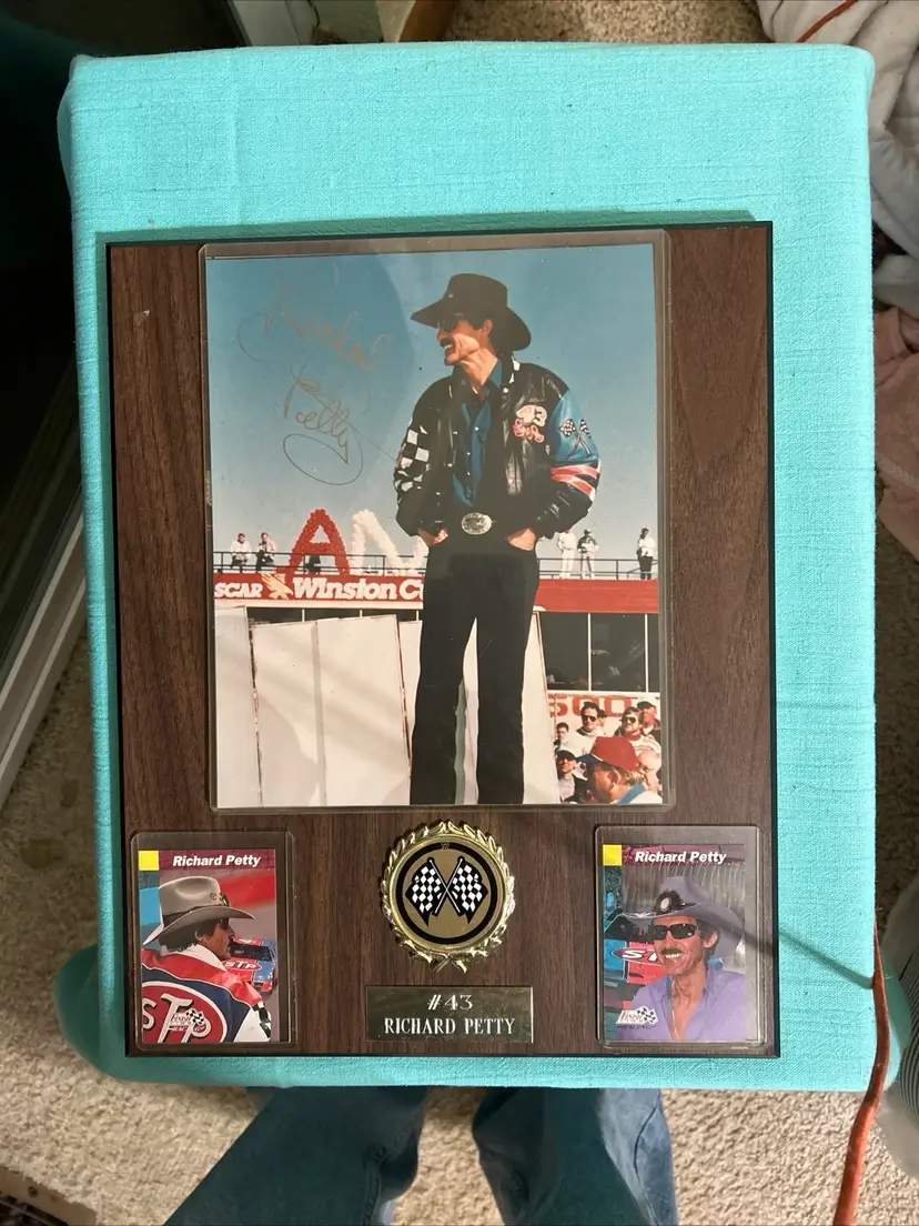 Large signed Richard Petty photo plaque with 2 Cards 43 The King