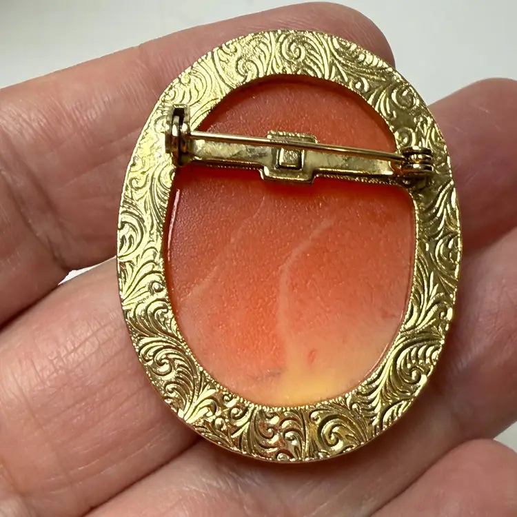 Vintage Gold Tone Cameo Pin Brooch Peach Color