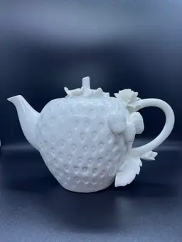 Gracie Strawberry Tea Pot