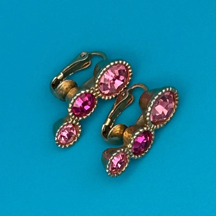 Vintage Sarah Coventry Pink Rhinestone Screw-Back Earrings – 1950s