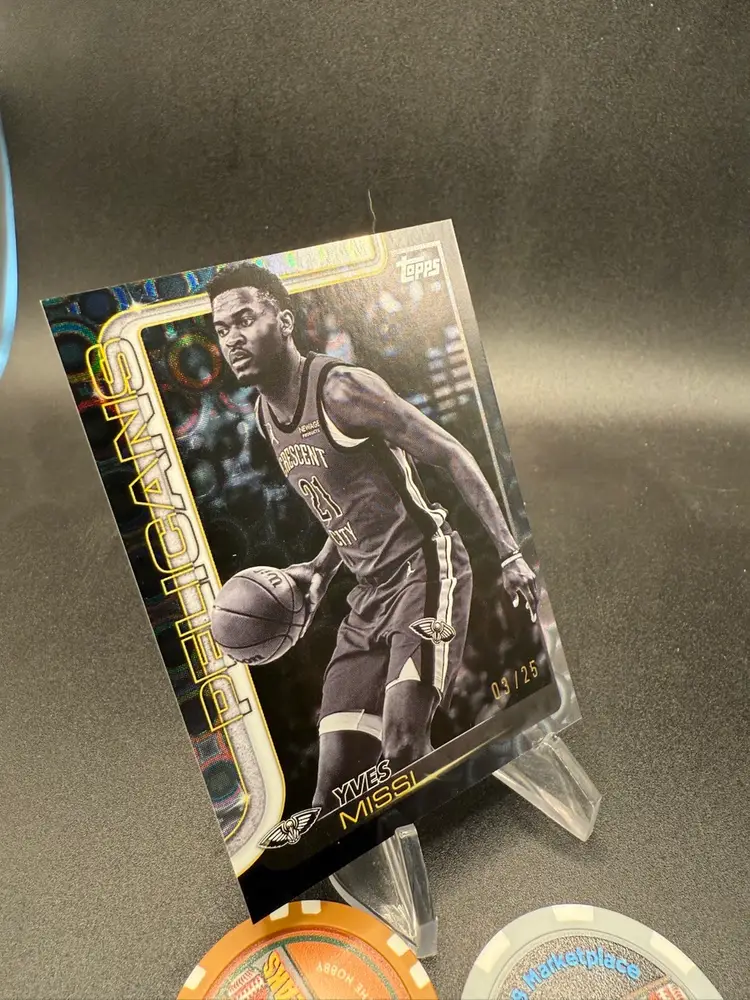 Yves Missi Blackout Holo Foil #/25 2025-26 Topps NBA New Orleans Pelicans
