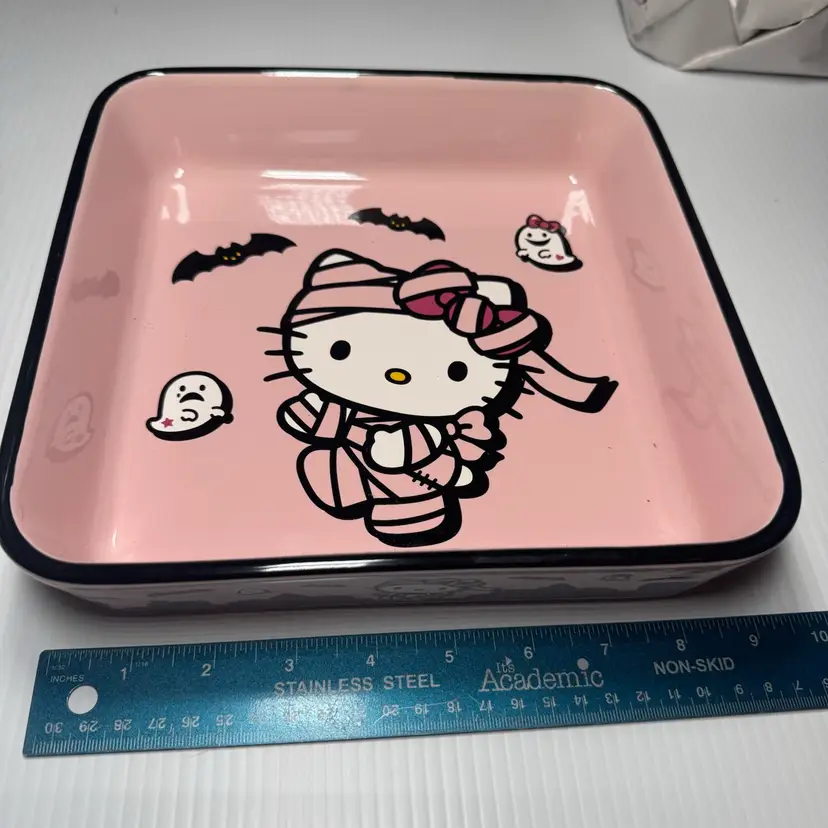 Hello Kitty 9”x9” Square Ceramic Halloween “Mummy” Baking Pan