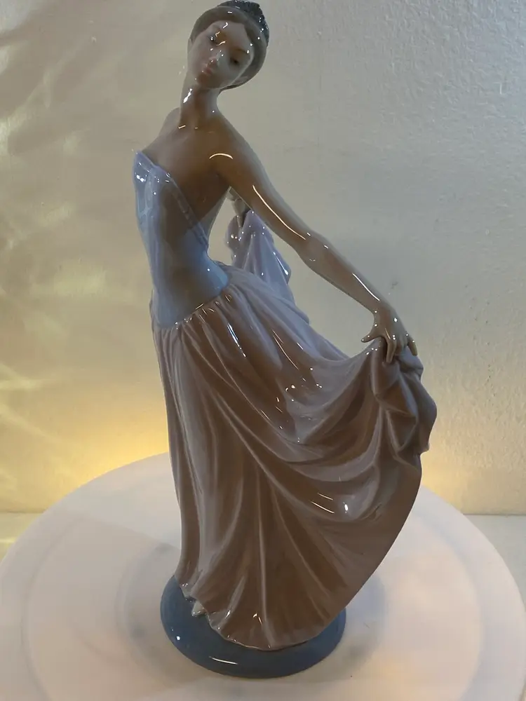 Retired Llardo “The Dancer” Figurine Ex Con 12”Tx 7”W