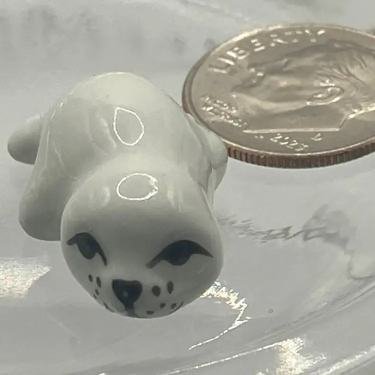 Miniature Bug House, Taiwan, Baby Seal, White, Itty Bitty, <1”