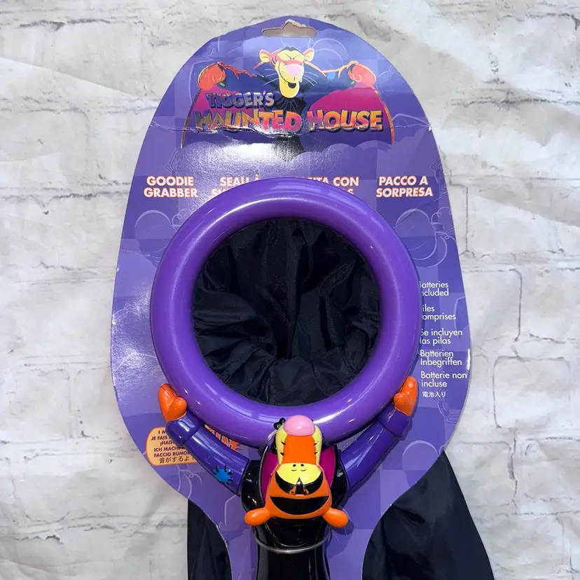 NOS Vintage Disney Store Tigger’s  Haunted House Halloween Goodie Grabber