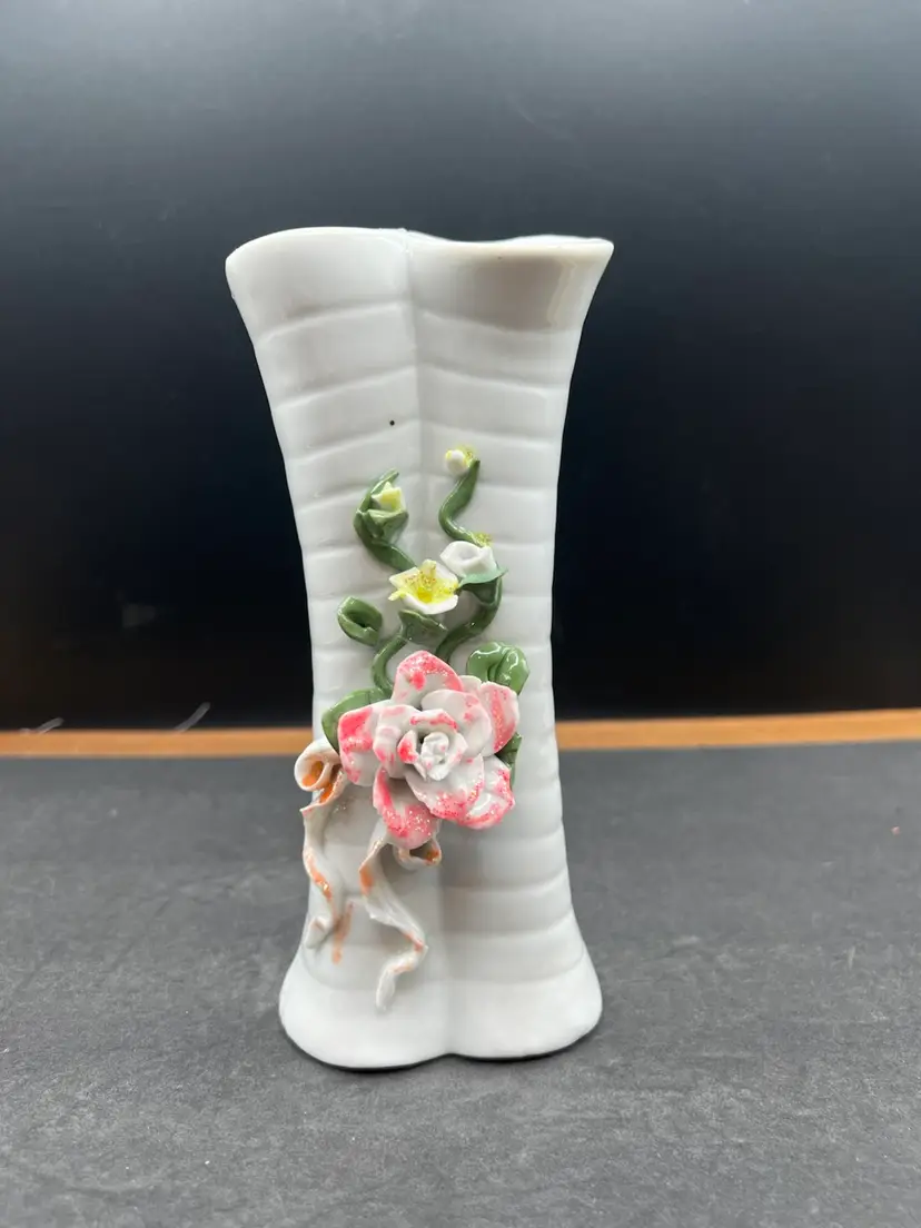 #908B Vintage Ceramic Double Bud Vase With 3D Flowers That Glow