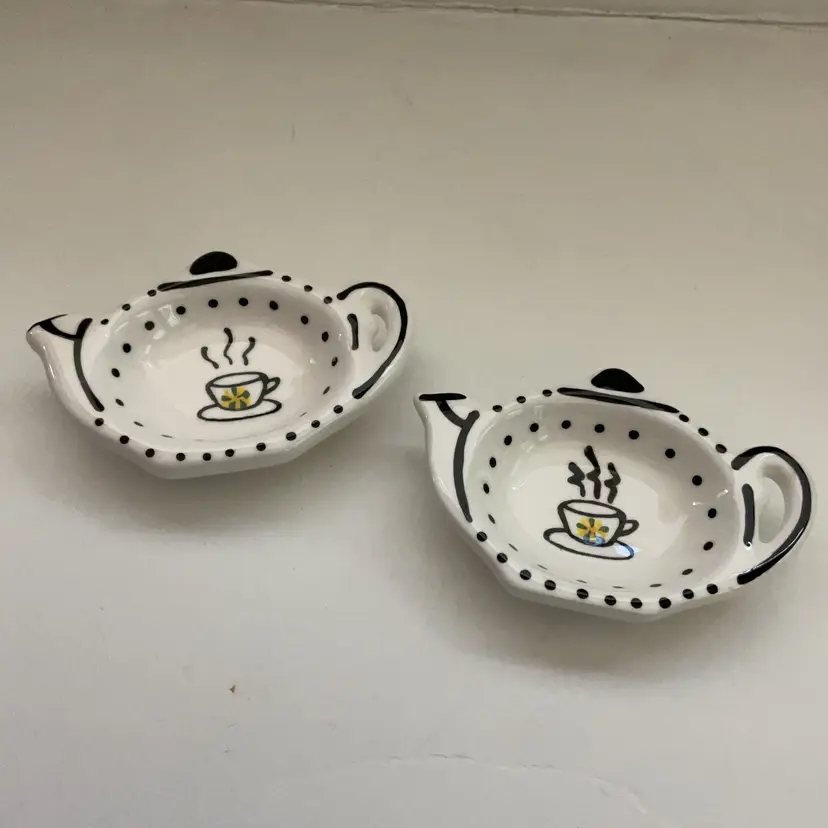 2 Teapot Shaped Teabag Holders