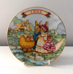 Vintage Avon Collectors Plate - 1992 - 22 Karat Gold Trim - Spring Stroll Easter Plate