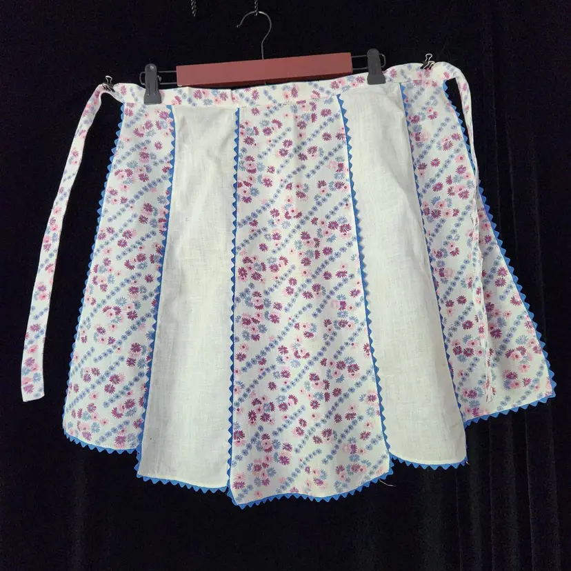 🆓📦OOAK Half Apron Vintage Kitchen Pink & Blue Aster Flowers White Panels w Blue Rick Rack Trim