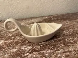 Rae Dunn Boutique SQUEEZE Juicer
Rae Dunn