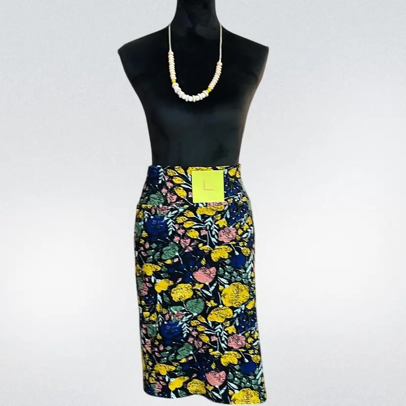 Lularoe Cassie Skirt With Rubber Bead Necklace