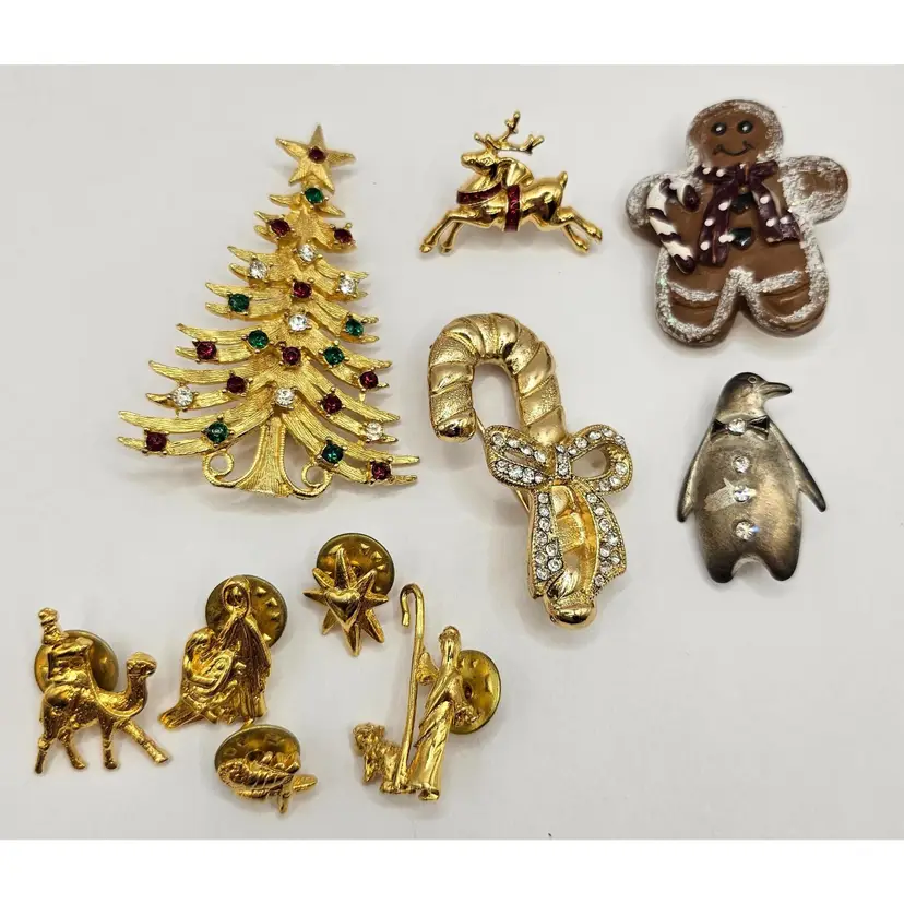 10 Piece Christmas Pin/Brooch Bundle