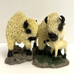 Set Of Resin Bison figurine American Buffalo