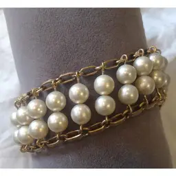 Vgt SC Faux Pearl and Gold Tone Chain Bracelet