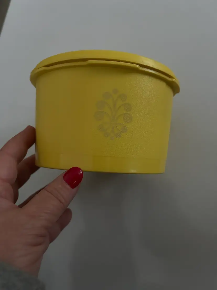 Vtg Tupperware 3 1/2” H 5” D