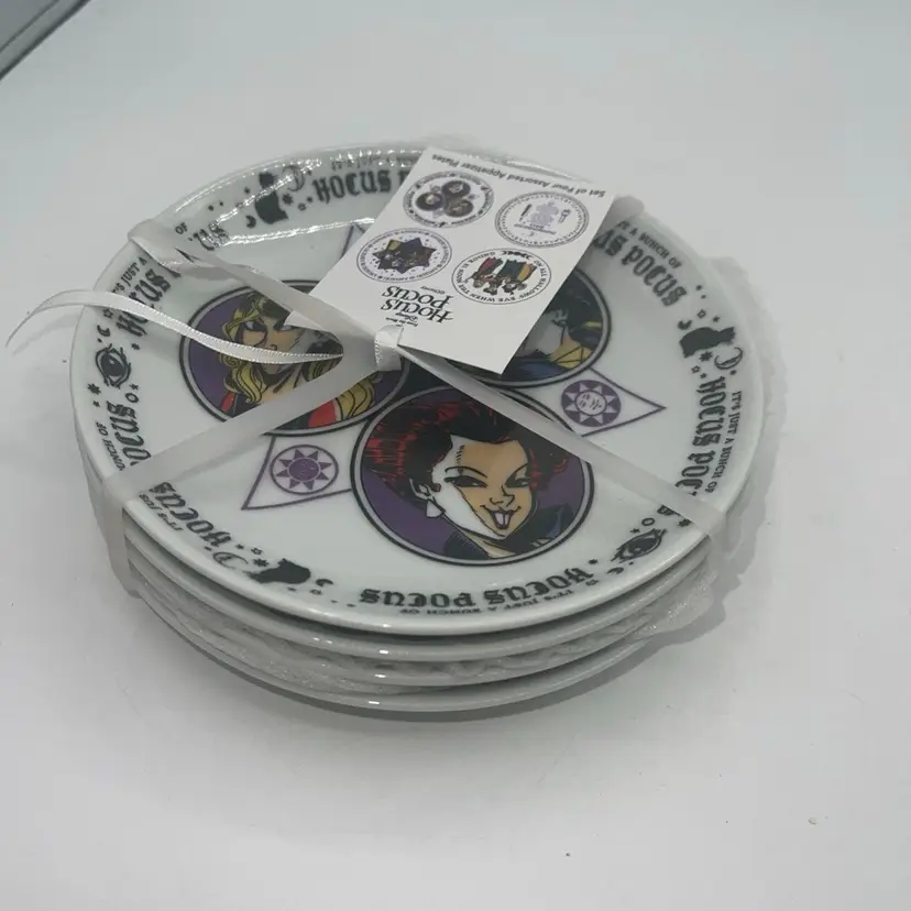Disney Hocus Pocus Sanderson Sisters Set of 4 Appetizer Plates 6” Halloween NEW