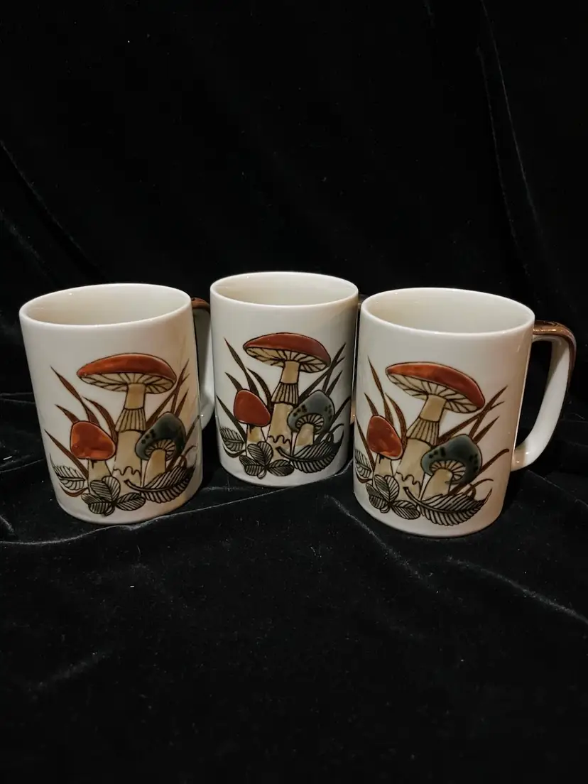 #3289 - MCM Style Mushroom Mugs Set 3