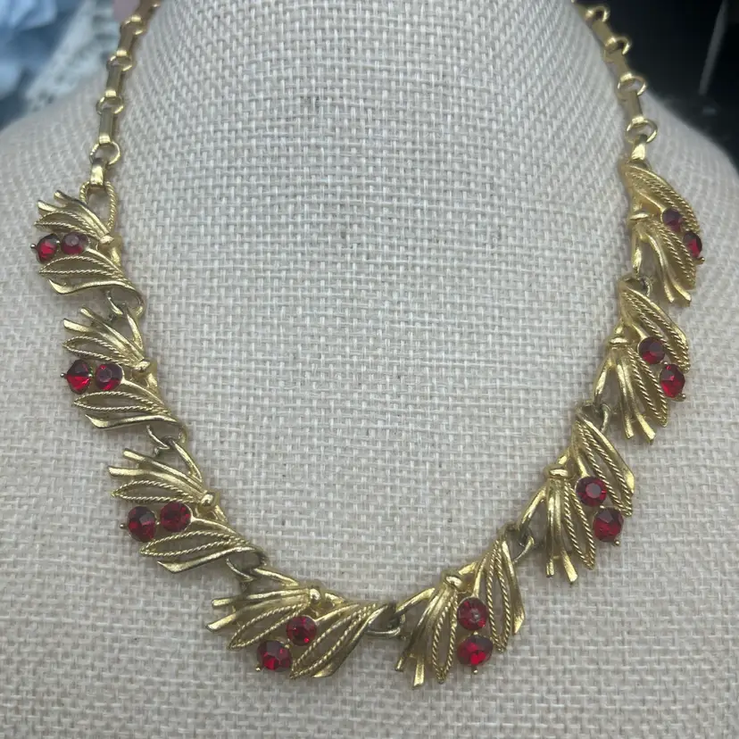 Vintage Lisner Red Rhinestone Leaf Necklace Gold Tone Signed 14” Mid Century