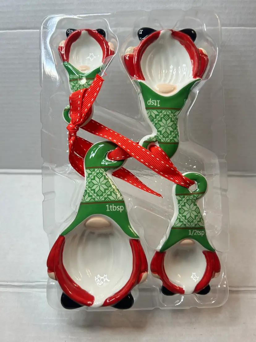 Signature Select Ceramic Holiday Christmas Gnome Shape Measuring Spoon Set NEW