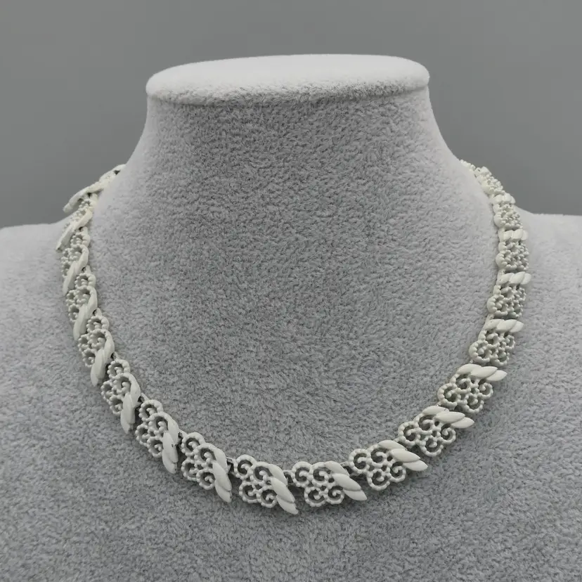 Vintage MONET Lace Filigree Scroll Choker Necklace White Enameled Metal Links 14.5"-16.5"