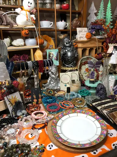 FULL TABLE-Crystals Candles Vintage, Jewelry 💎💎💎🎃