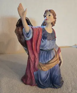 O'Well Angel Figurine With Wings Kneeling And Praising