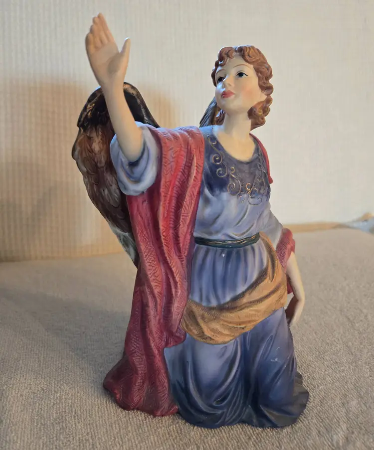 O'Well Angel Figurine With Wings Kneeling And Praising