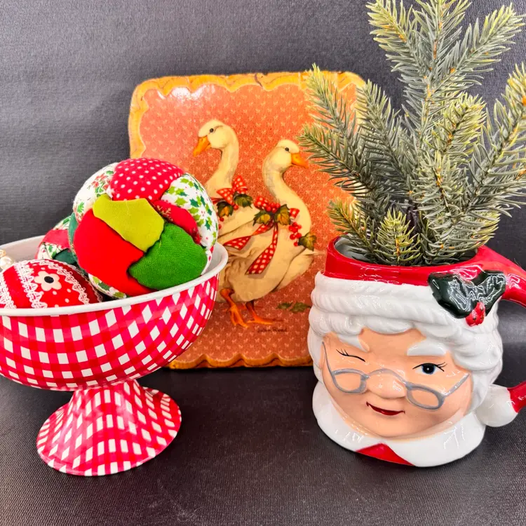 Jolly Ol’ Mrs Claus Collection 🤶 - Granny Core Christmas Vignette