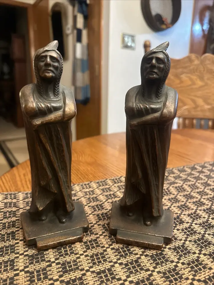 Rare ANTIQUE BRONZE CAST IRON INDIAN CHIEF w/ BLANKET ART STATUE BOOKENDS