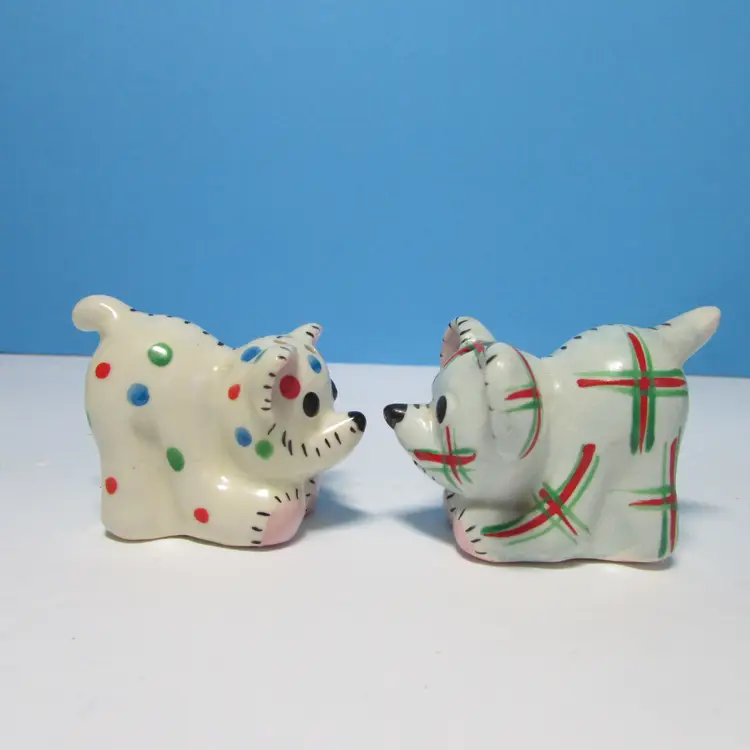 vintage playful puppy kitty salt and pepper shaker set dog and cat plaid polka dot kitsch figures