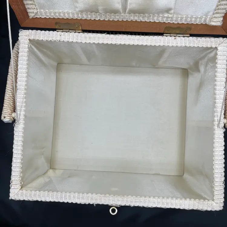 Sewing Basket Chenille Floral Design Made In Japan For JCPenney 1960’s Satin Lined Clean Vintage Condition (see Pictures)