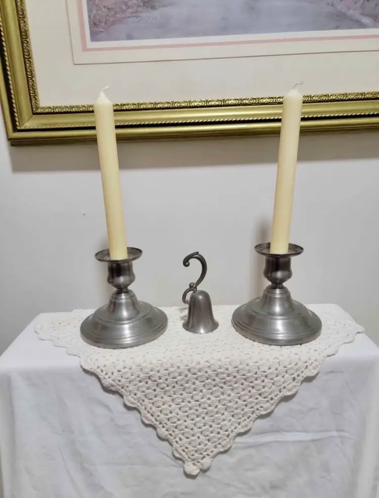 VINTAGE 3 PIECE INTERNATIONAL PEWTER COMPANY PEWTER CANDLESTICKS WITH SNUFFER