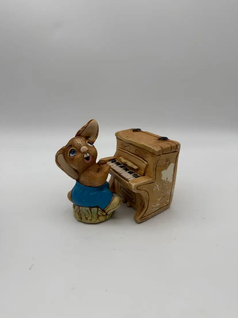 Pendelfin Rabbit Hand Painted Stonecraft 4.75" Figure "Thumper" & Piano England