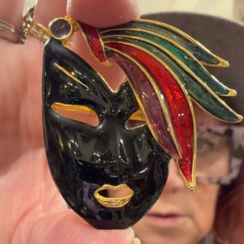 #07 - Mardi Gras Mask Brooch